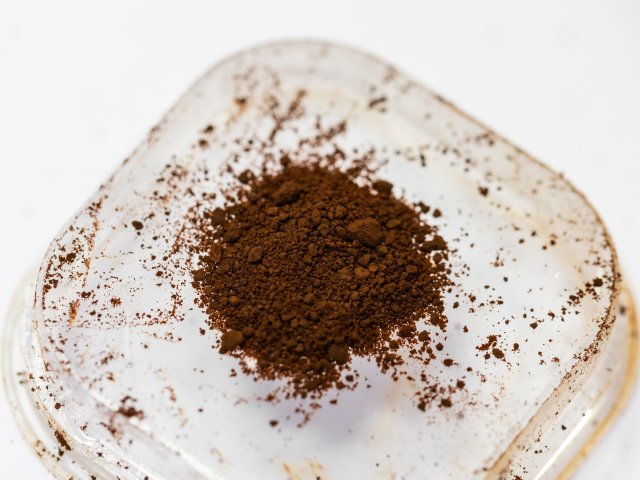 Образцы наночастиц. Фото - Родион Нарудинов, пресс-служба УрФУ