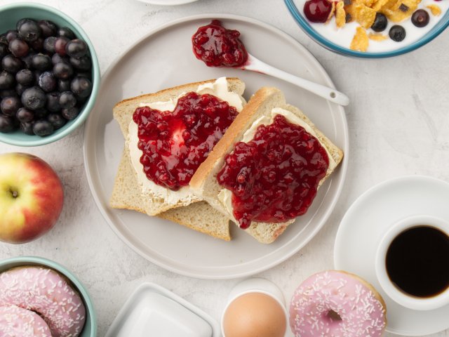 Употребление продуктов с высокой степенью переработки вредит здоровью костей. Фото: Freepik.com