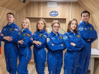 Команда участников изоляционного эксперимента SIRIUS-23. Фото: Олег Волошин / ИМБП РАН
