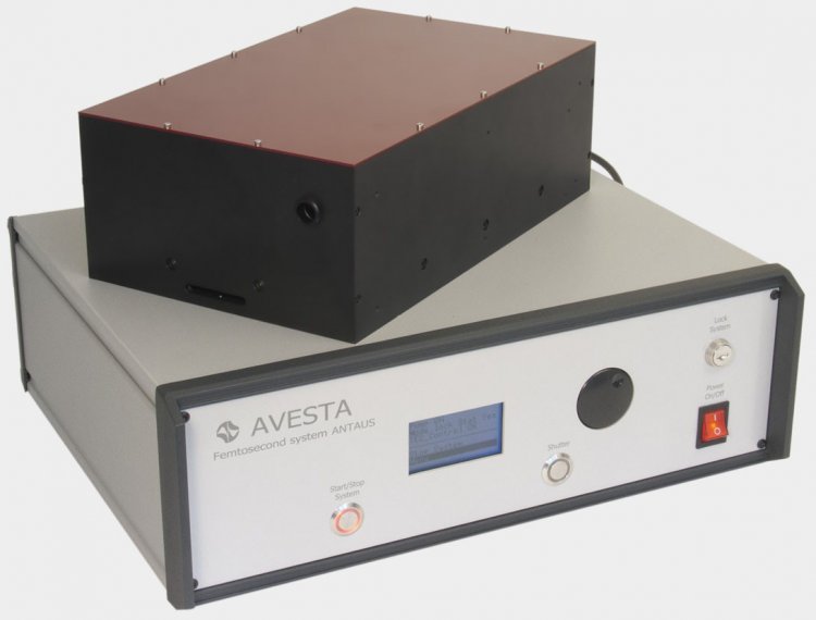 Волоконный фемтосекундный лазер ANTAUS (оптический блок и блок управления)
