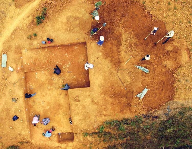 Раннепалеолитическое местонахождение Роктунг 1. Фото из архива ИАЭТ СО РАН.