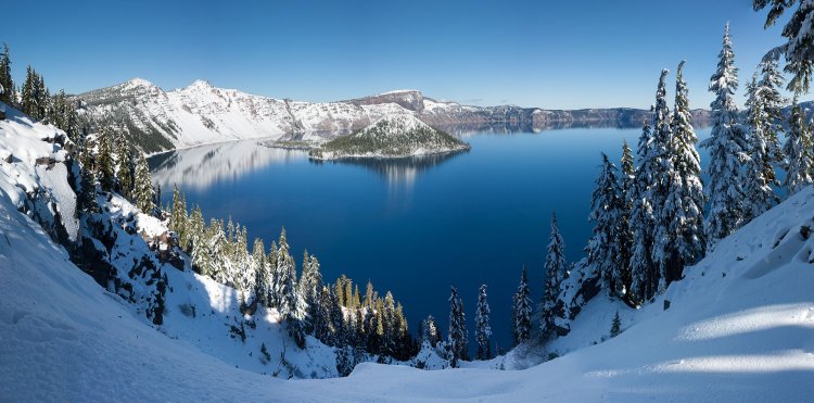 Кальдера Crater Lake в штате Орегон, США. Источник: Wikipedia
