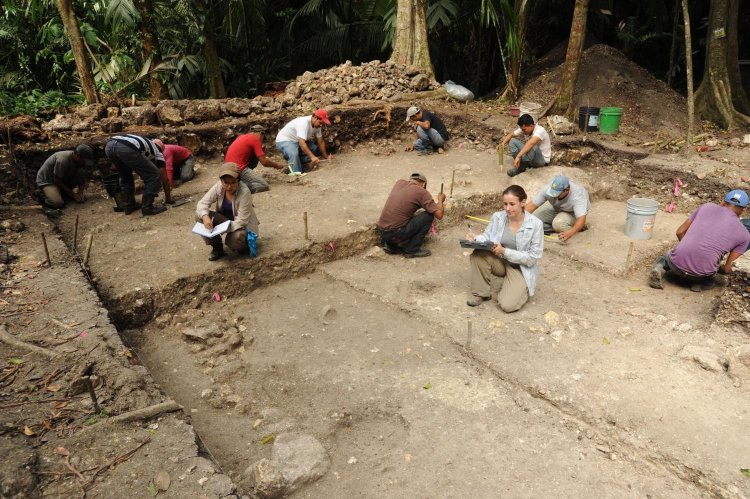 Земледельцы майя и охотники-собиратели строили храм вместе