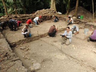 Земледельцы майя и охотники-собиратели строили храм вместе