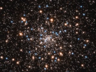 «Хаббл» обнаружил скопление маленьких черных дыр