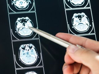 Мозгу приходится «напрягаться», чтобы понять неожиданную смену языковых стилей. Источник: rawpixel.com / Фотобанк Freepik