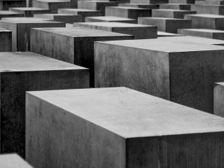 Мемориал. Источник: Michael Fousert on Unsplash