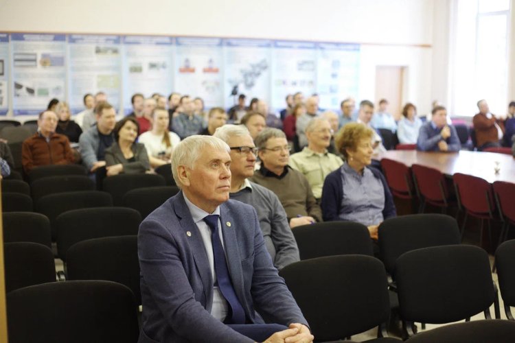 Перспективные устройства электроники и фотоники обсудили на конференции в Новосибирске