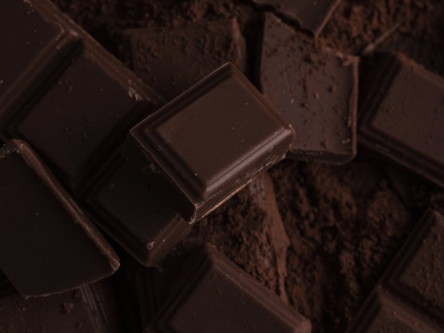 Ключевое вещество в составе тёмного шоколада может замедлять старение. Фото: drobotdean / Freepik.com