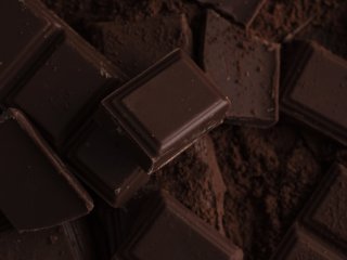 Ключевое вещество в составе тёмного шоколада может замедлять старение. Фото: drobotdean / Freepik.com
