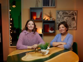 Корреспондент «Научной России» Янина Хужина и нейробиолог Варвара Дьяконова. Фото: Елена Либрик / «Научная Россия»