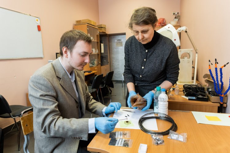 Г. Мельников и Г. Курляндская. Фото: Родион Нарудинов / пресс-служба УрФУ