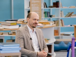 Натрий-ионные аккумуляторы: зарождение отрасли. Интервью с замдиректора Центра энергетических технологий Сколтеха Станиславом Федотовым. Фото: Ольга Мерзлякова / «Научная Россия»