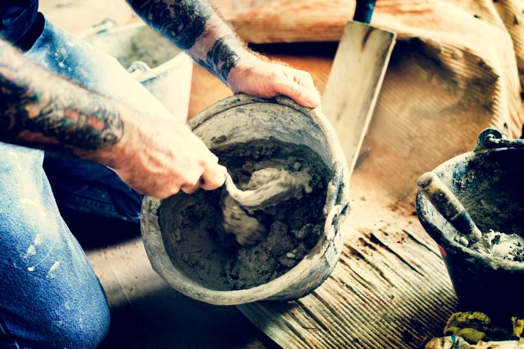 rawpixe/https://ru.123rf.com/free-photo_103996642_handyman-prepare-cement-use-for-construction.html