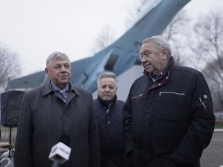 Президент РАН Владимир Фортов подарил Ногинску самолет СУ-27