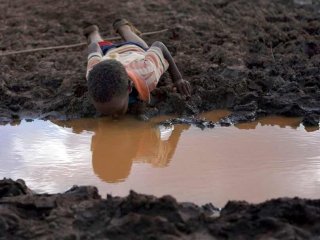 Примерно 4 миллиардам людей на планете не хватает воды