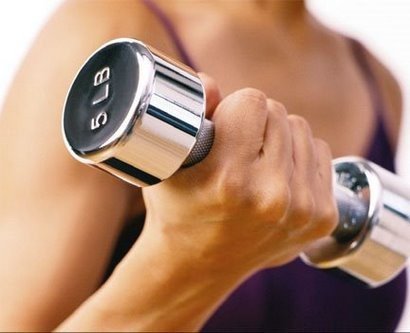 Чтобы «накачать мышцы», необязательно поднимать слишком тяжелый вес на тренировках