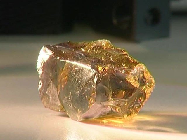 Желтые алмазы Якутии произошли из древнего органического вещества