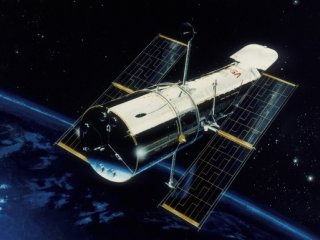 25 апреля 1990 года. Выведен на орбиту телескоп Hubble
