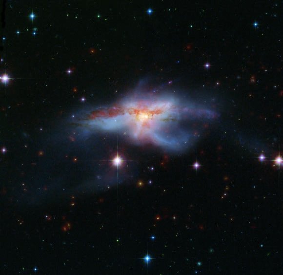Галактические ветра препятствуют формированию новых звёзд в NGC 6240