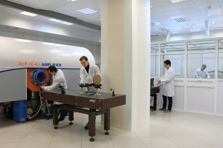 В ИСЭ СО РАН получили рекордную мощность на гибридной лазерной системе