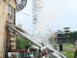 Генератор заряженного облака водного аэрозоля на высоковольтном стенде в г.Истра