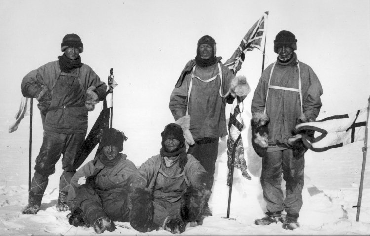 В 1912 г. Роберт Скотт со спутниками достиг Южного полюса