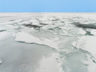 Исследование: как земная ось вращения влияет на таяние ледяных щитов