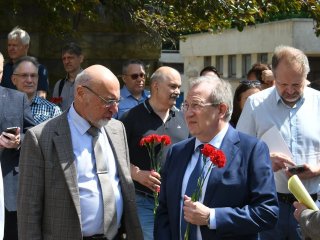В Москве установили мемориальную доску в память о президенте АН СССР Гурии Марчуке. Фото: Управление пресс-службы РАН