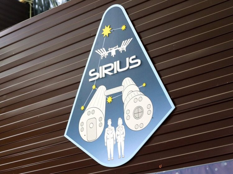 Эмблема эксперимента SIRIUS. Фото: Александр Бурмистров / «Научная Россия»