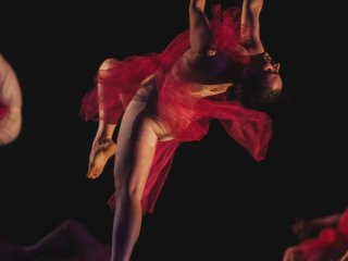 Танцы облегчают симптомы депрессии. Фото: ashtray.photography