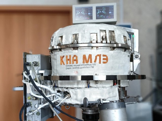 Внешний вид установки для выращивания полупроводниковых структур в космосе. Фото: Надежда Дмитриева / ИФП СО РАН