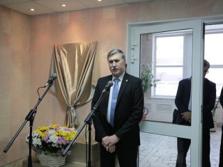 Академику Фортову — 80 лет! В ОИВТ РАН открылась мемориальная доска в память о великом ученом. Фото: Ольга Мерзлякова / Научная Россия