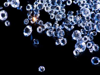 Ученые ИГМ СО РАН совместно с зарубежными коллегами выяснили, что синтетические алмазы можно использовать в качестве ячеек памяти в квантовом компьютере