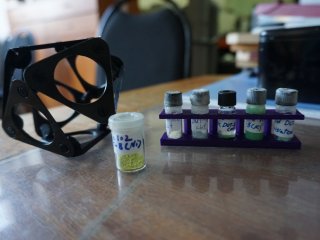 Иллюстрация: модель структуры и образцы различных металлоорганических каркасов/Пресс-служба Красноярского научного центра СО РАН