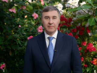 Валерий Фальков поздравляет с 8 Марта