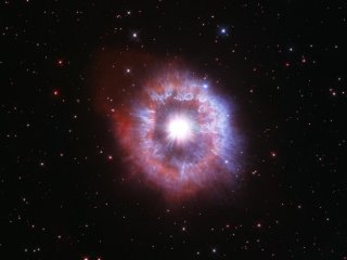 «Хаббл» сфотографировал гигантскую звезду на грани разрушения