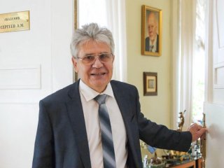 Александр Сергеев