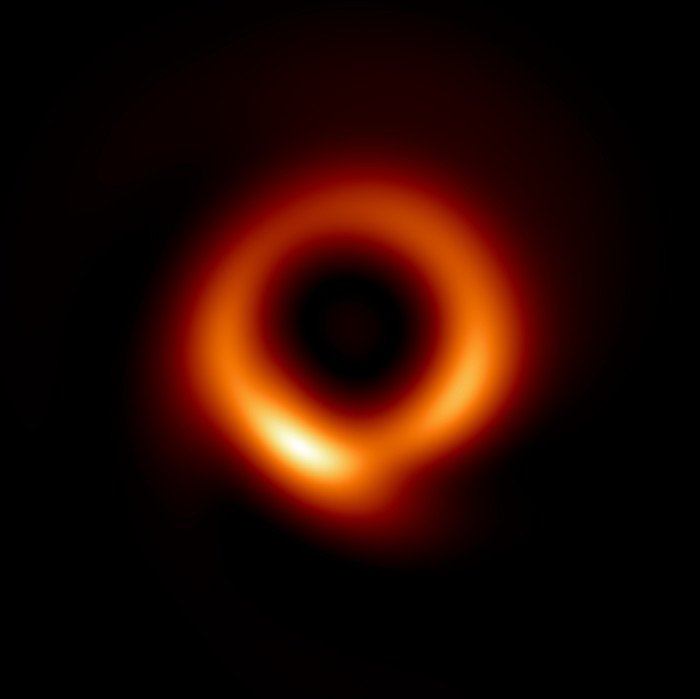 Машинное обучение реконструировало изображение черной дыры М87