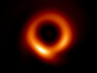 Машинное обучение реконструировало изображение черной дыры М87