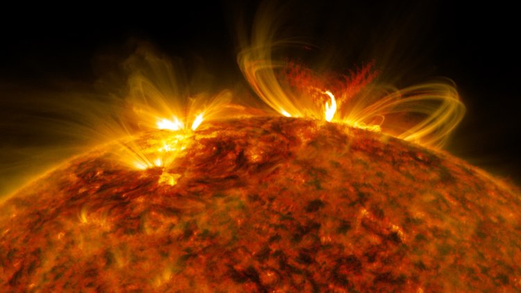 Фото: Солнечная вспышка класса 8.2. на краю Солнца 10 сентября 2017 года/NASA/GSFC/SDO