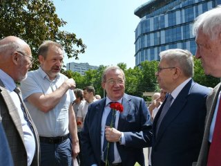 В Москве установили мемориальную доску в память о президенте АН СССР Гурии Марчуке. Фото: Управление пресс-службы РАН
