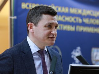 Всероссийская конференция «Безопасность человека как глобальный вызов современности: перспективы применения медицинских газов и газовых смесей». Фото: Елена Либрик / «Научная Россия»