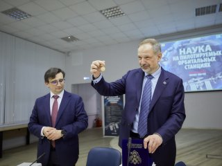 Пленарная сессия «Наука на пилотируемых орбитальных станциях» состоялась в ИКИ РАН 6 апреля. Фото: Елена Либрик / «Научная Россия»