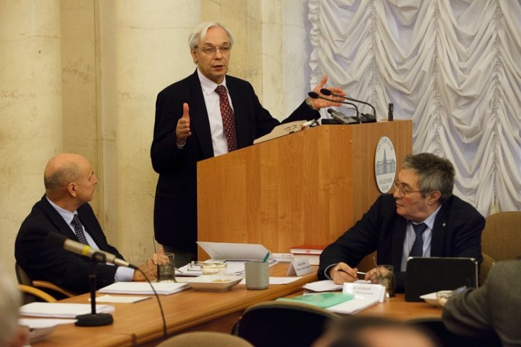 Президиуму РАН рассказали об уникальном новосибирском лазере