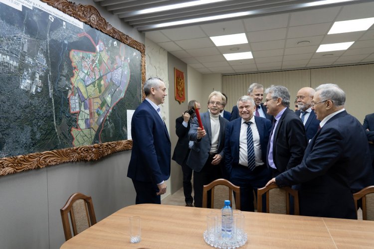 Президент РАН посетил медицинские институты Сибири