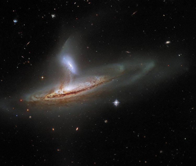 «Хаббл» запечатлел взаимодействие двух галактик 