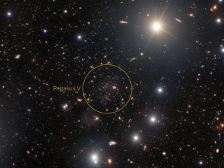 Обнаружена новая тусклая галактика из ранней Вселенной 