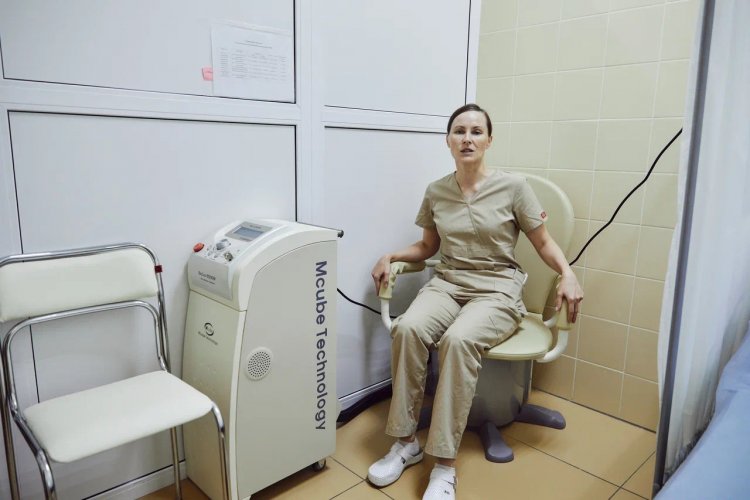 Магнитное кресло BioCon-2000W (Mcube, Корея). Используется для экстракорпоральной промежностной высокоинтенсивной импульсной магнитной стимуляции мышц тазового дна при анальной и мочевой инконтиненции, половой дисфункции, а также в лечении синдрома опущения промежности