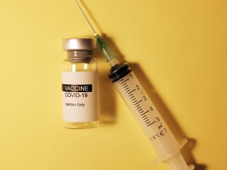Вакцина. Источник: Hakan Nural / Фотобанк Unsplash 